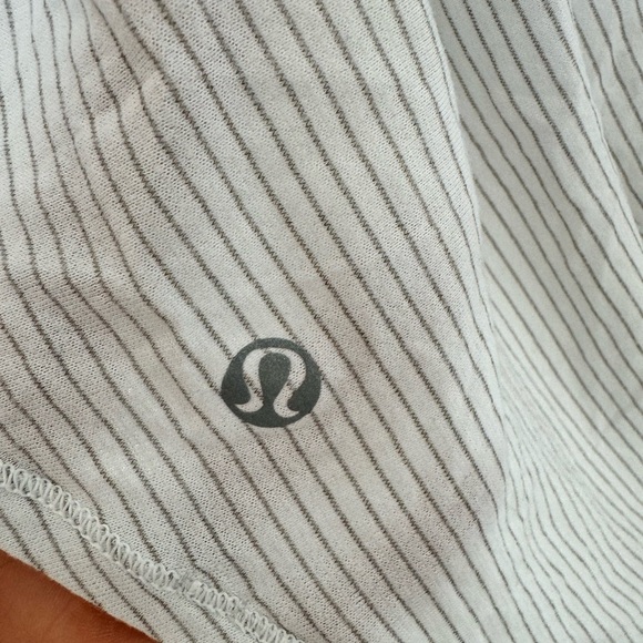 Lululemon Free to‎ be Wild Women's Active Tank Size 4 - Picture 3 of 5